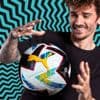 Los mensajes ocultos en el nuevo balón de LaLiga (y la emotiva historia que esconde su creador)