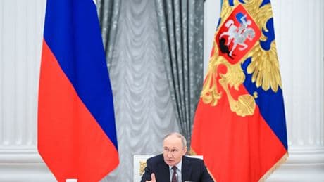 La UE aprueba nuevas sanciones a Rusia, que incluye más barcos de su flota en la sombra