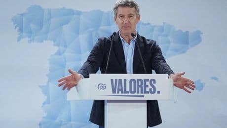 Feijóo llama a una protesta &quot;sin siglas&quot; el 8-J e insiste en una moción a Sánchez: &quot;En las cloacas del PSOE hay mafia, no fontaneros&quot;