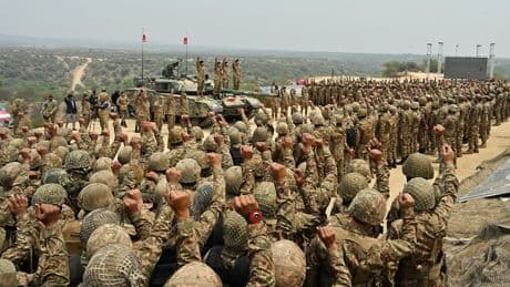 Puissances nucléaires, chars soviétiques… Que valent les armées indiennes et pakistanaises ?