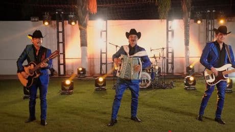 Un groupe mexicain, accusé de faire l'éloge des cartels, tente de se racheter en chanson