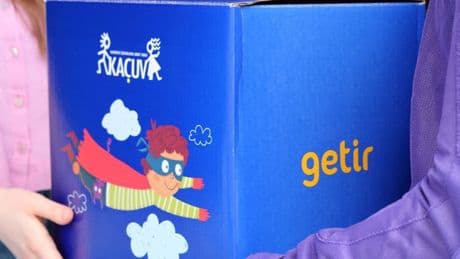 Getir’den KAÇUV Umutlu Kutular’a destek