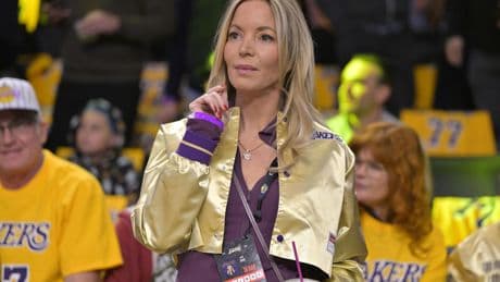 NBA : La famille Buss accepterait de vendre les Lakers à Mark Walter