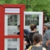 Gedenkbibliothek auf Potsdamer Bassinplatz: Rote Telefonzelle erinnert an Bücherverbrennung 1933
