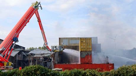 Jetzt rücken Roboter an – Löscharbeiten im Hafen dauern weiter an