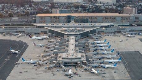 Newark Airport forced to ground all flights causing travel chaos for passengers