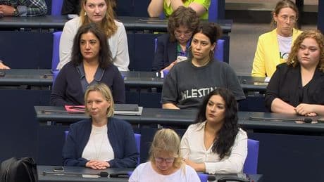Rauswurf im Bundestag - Linken-Abgeordnete muss gehen