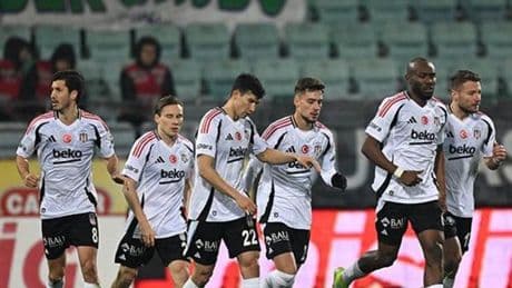 Beşiktaş'tan transfere zorunlu rötar geldi!