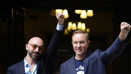 Two former traders have rate rigging convictions quashed at Supreme Court