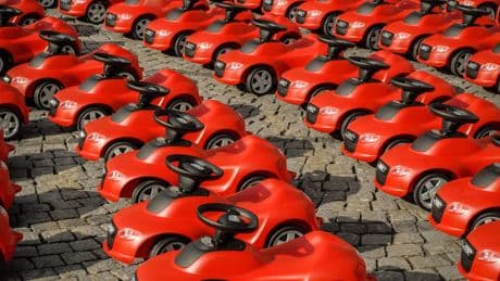 Essen: Weltrekordversuch bei Bobbycar-Rennen auf Spielplatzfest