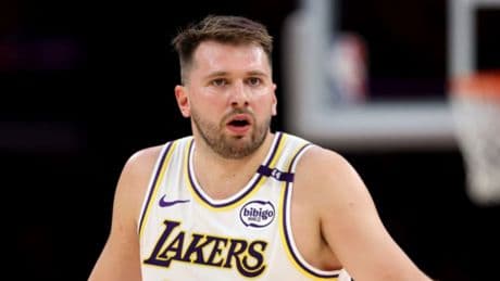 Doncic ya luce abdominales según Ayton: “Está súper definido”