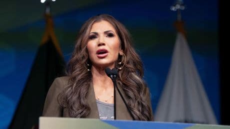La secretaria de Seguridad Nacional de Trump, víctima de un hurto en un restaurante: un  bolso con 3.000€ en efectivo