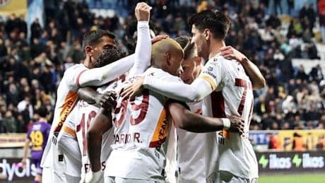 Galatasaray ile Sivasspor sahada, 6 takım takipte!