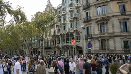 Sous pression du gouvernement, Booking supprime 4 000 offres de logements en Espagne