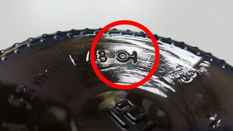 Komische Symbole auf Glasflaschen: Dieses Geheimnis steckt dahinter