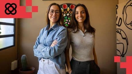 Bebés de 80 países ya muerden las frutas y verduras de caucho creadas por dos hermanas barcelonesas