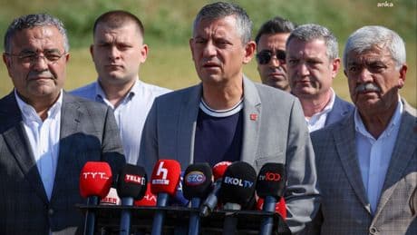 Özgür Özel, Ekrem İmamoğlu’nu ziyaret etti: ‘Bu yaptıklarının hesaplarını verecekler’
