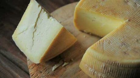 Francia, è allerta listeriosi: ritirati dal mercato oltre 50 prodotti. I cibi a rischio e la mappa dei casi