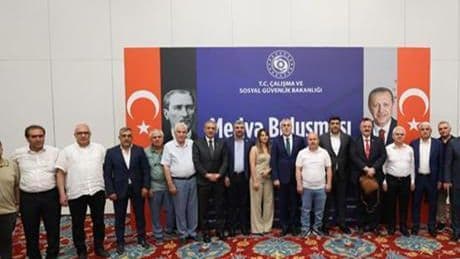 Bakan Işıkhan, Mardin'de basın mensuplarıyla buluştu
