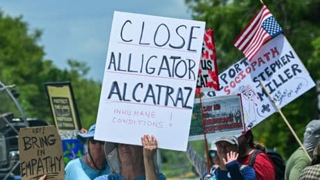 Trumps Migrationspolitik: US-Gericht stoppt "Alligator Alcatraz"-Bau