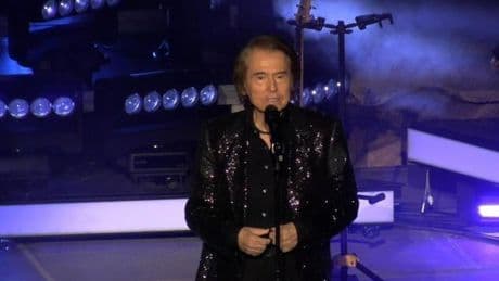 Raphael, impecable en su regreso a los escenarios con un público completamente entregado en Mérida