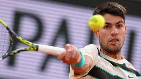 Grandioze Carlos Alcaraz vermorzelt Tommy Paul op weg naar halve finale Roland Garros