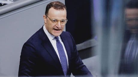 Jens Spahn gerät im Bundestag unter Druck – und reagiert überraschend