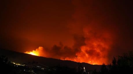 El incendio en Jarilla está "totalmente descontrolado": los bomberos no pueden actuar en el 70% de su extensión