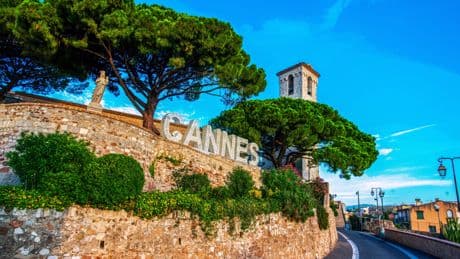 La Costa Azul recupera poco a poco la luz tras un apagón causado por un incendio "provocado" y la caída de una torre de alta tensión en pleno festival de cine de Cannes