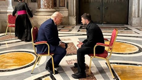 Trump und Selenskyj - Friedensgespräch über den Gräbern der toten Päpste