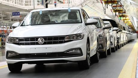 VW in China: Deshalb setzt der Autobauer auf Verbrenner und E-Autos