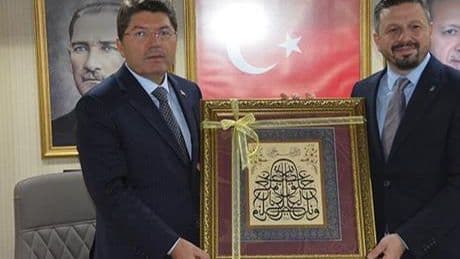 Adalet Bakanı Tunç Balıkesir'de ziyaretlerde bulundu