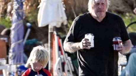 Ex-Premier Boris Johnson im Familienurlaub - Wilfried hat Papas Frisur schon drauf