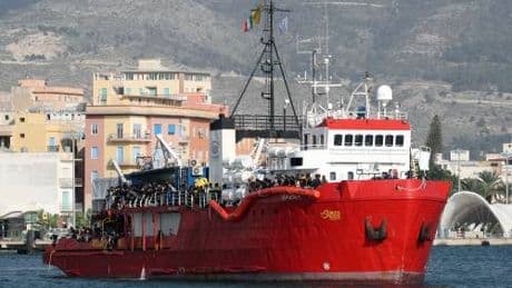Fermo amministrativo per la nave Ong che provoca: "È un atto politico"