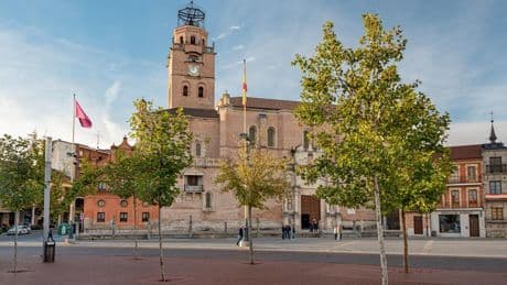 La plaza mayor más grande de España y el mercado más antiguo están en el mismo pueblo