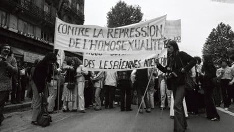 « Nous, les pédés, on nous a jetés dans la clandestinité » : une loi pour (enfin) réparer la répression de l’homosexualité