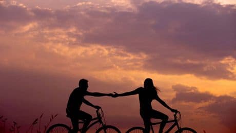 Tra moglie e amante: dieci anni di doppia vita e una scelta impossibile fare