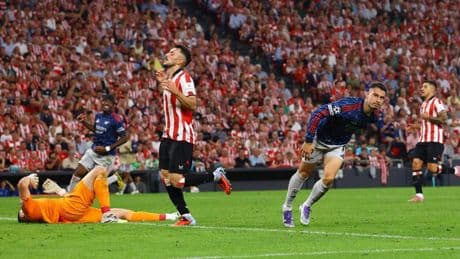 Martinelli enmudece a San Mamés en la primera pelota que toca