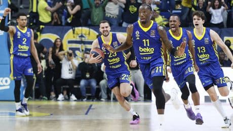 O artık resmen NBA oyuncusu! Fenerbahçe ile tarih yazan Nigel Hayes-Davis NBA takımlarından Phoenix Suns'a imzayı attı