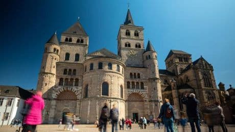 Kriminalität: Kopf weg - Skulptur im Dom von Unbekannten schwer beschädigt