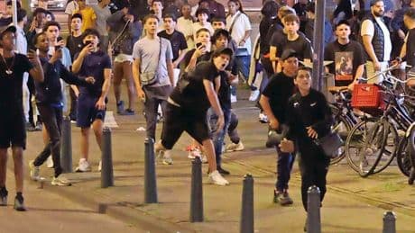 Wat hangt minderjarige relschoppers Scheveningen boven het hoofd? ’Jeugddetentie komt in zicht’