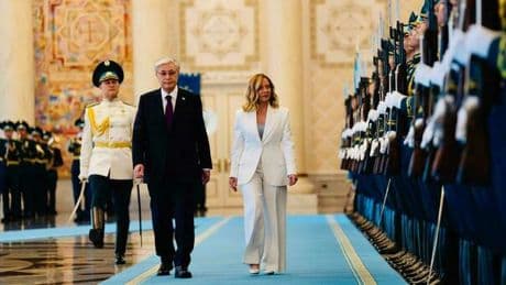 Meloni: «Italia non esclusa dai negoziati sull?Ucraina. Liti con Macron? Panna montata»