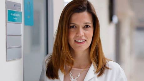 Ana Molina, Dermatóloga: “En el futuro no habrá caras con arrugas, en unos años todo el mundo hará uso de la cirugía estética y los retoques”