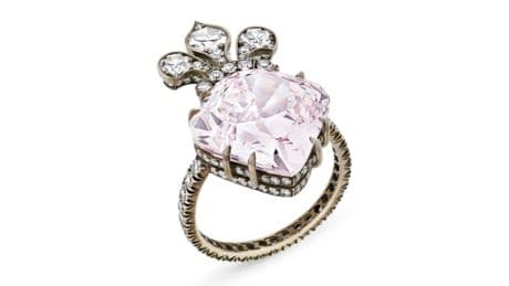 Il diamante rosa di Maria Antonietta infrange ogni record, venduto per 14 milioni
