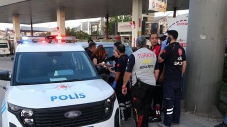 Kadınların otobüsteki kavgası durakta devam etti! Birbirlerini bıçaklayan 2 kadın yaralandı