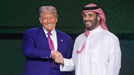 Trump da la espalda a Netanyahu: le excluye de su primer gran viaje de Estado a la región mientras busca un alto el fuego