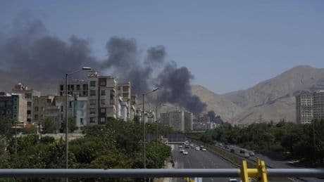 Iran: face à la guerre, la population entre angoisse et espoir de changement