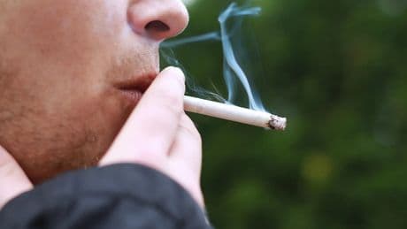 Adiós al tabaco: estas son las zonas donde Sanidad prohibirá fumar próximamente