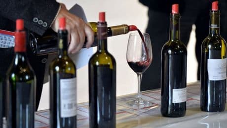 C'est "totalement insaisissable": les négociants en vin du Bordelais suspendus aux annonces trumpiennes