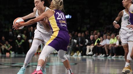 Liberty avoid worst-case scenario with Breanna Stewart injury update